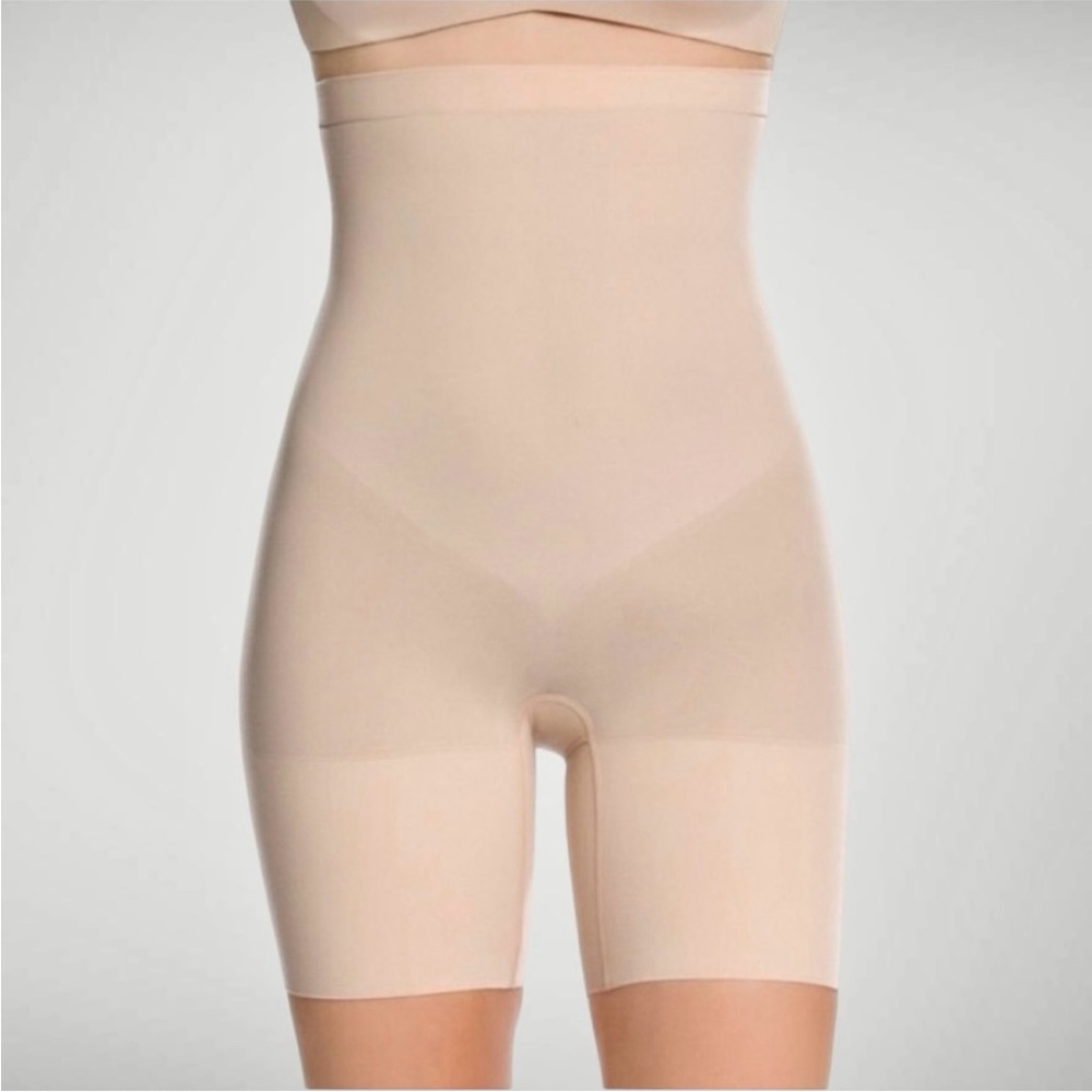 NWOT SPANX Higher Power Short
